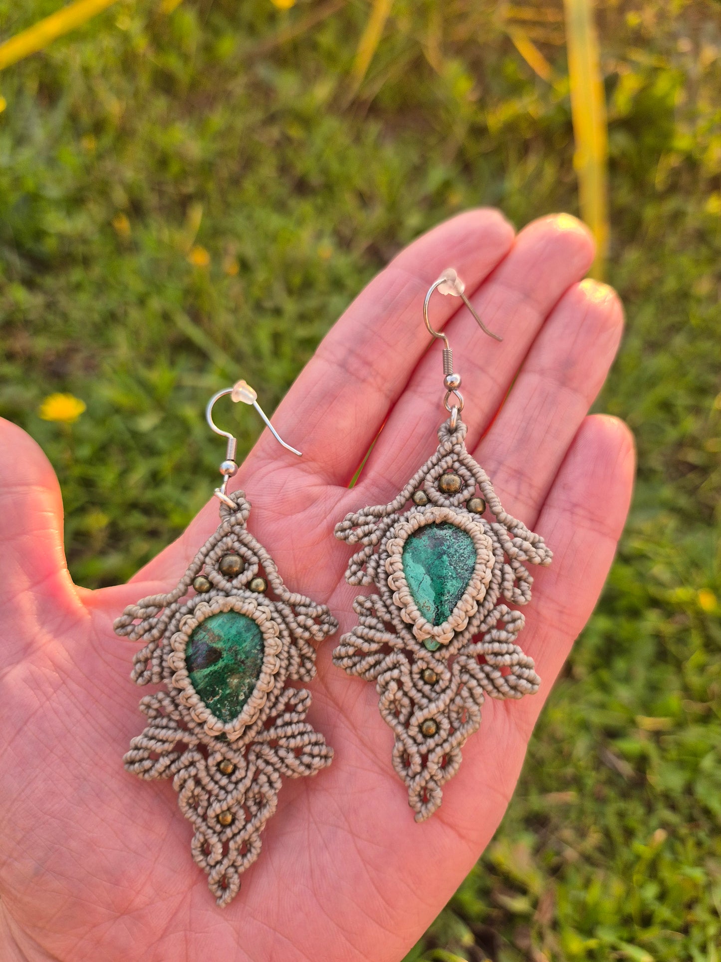 Aritos piedra malaquita macramé diseño hojas ganchos de plata