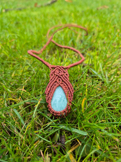 Collar de macramé con piedra amazonita