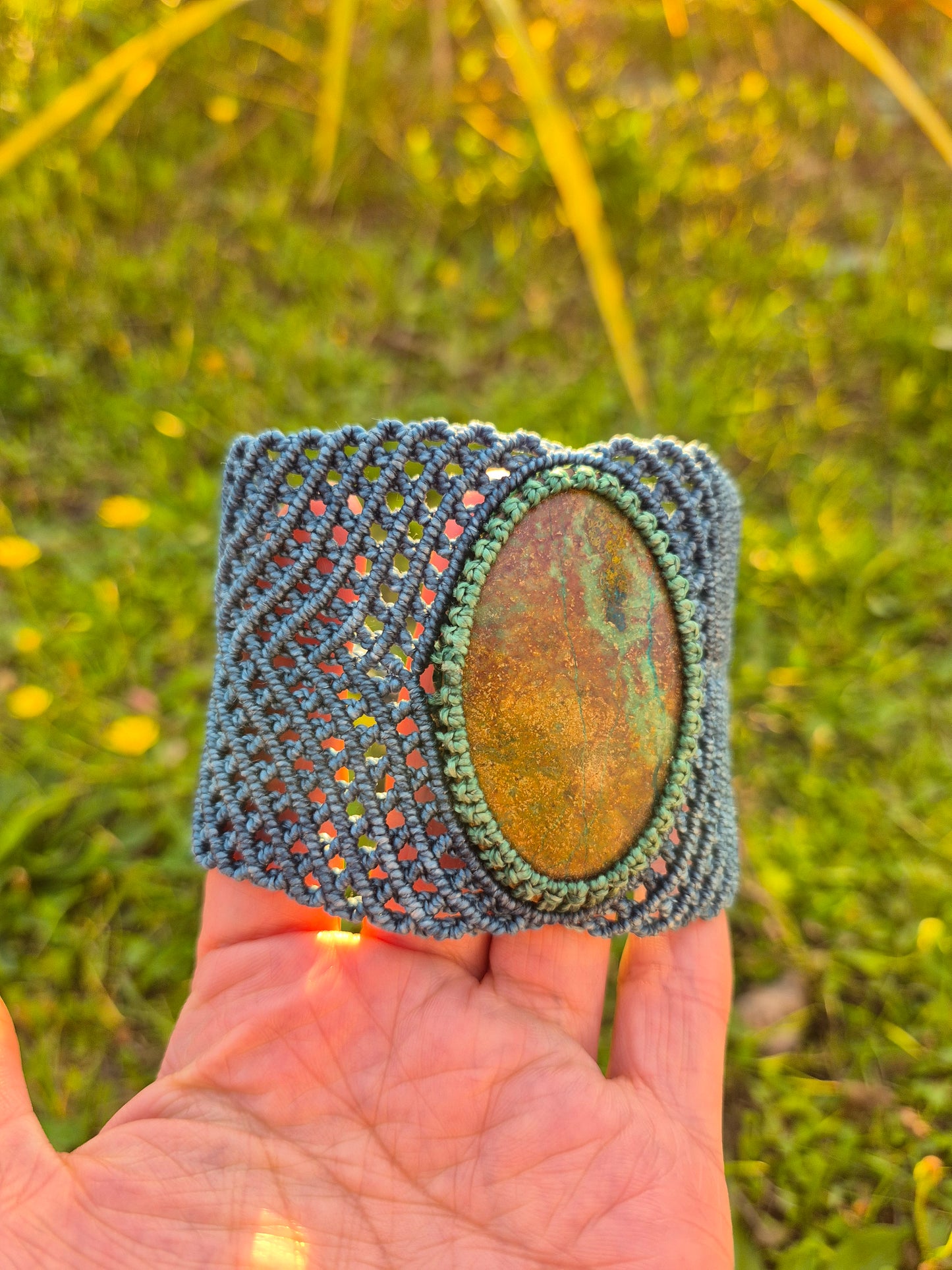 Brazalete pulsera macramé con piedra jaspe paisaje tamaño grande