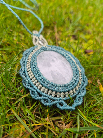 Collar macramé con cuarzo blanco