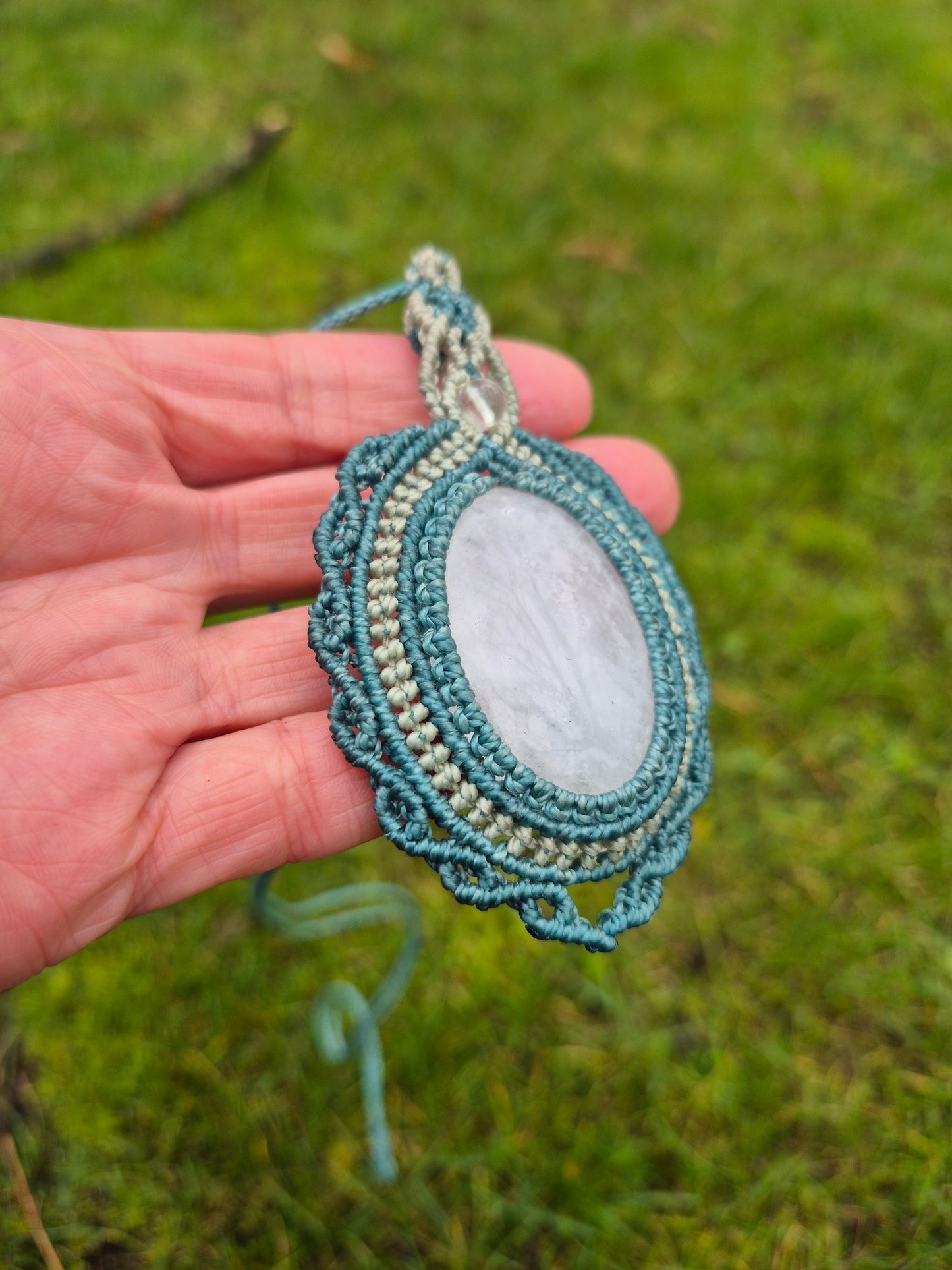 Collar macramé con cuarzo blanco