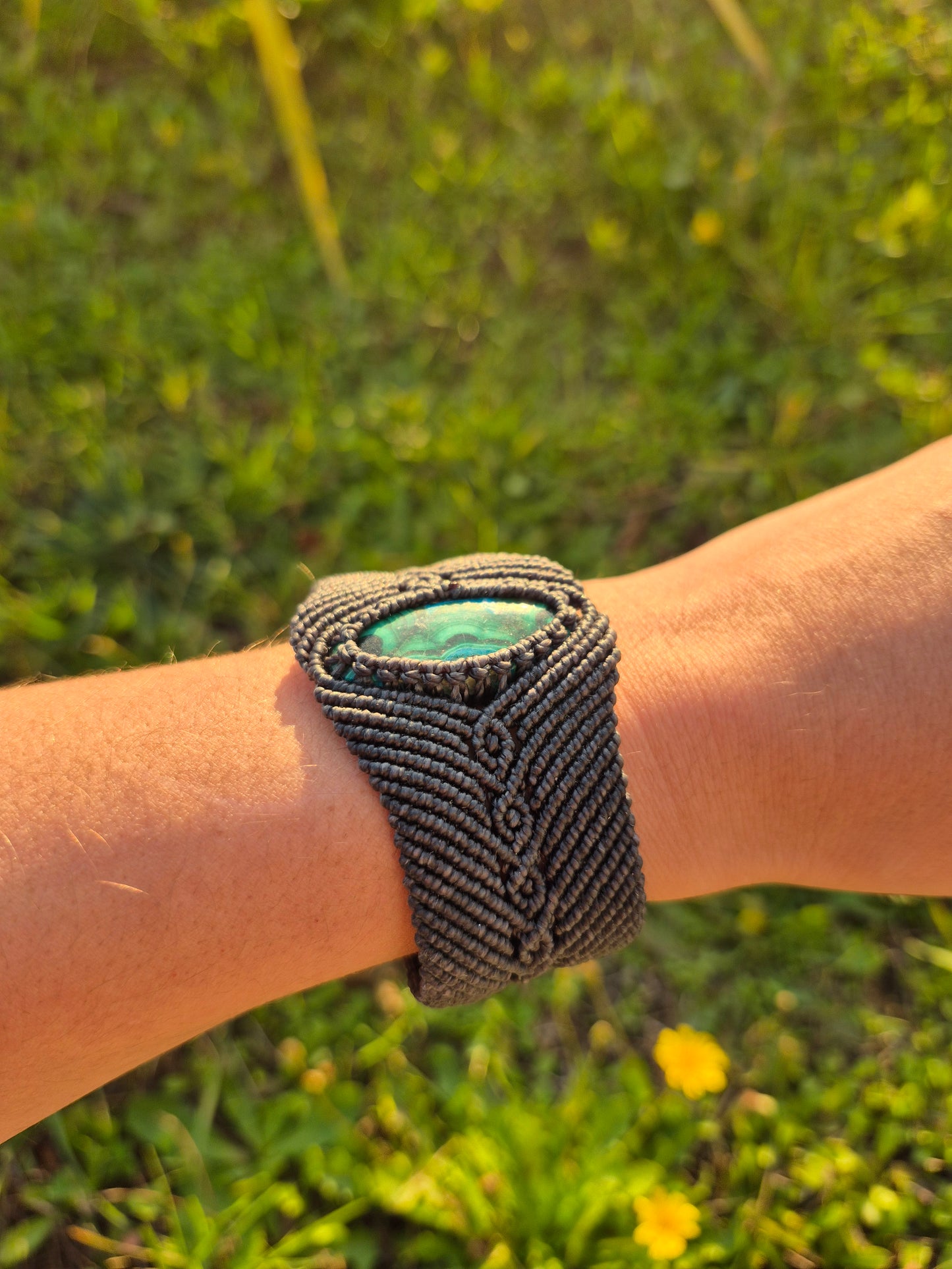 Brazalete macramé piedra crisocola con malaquita