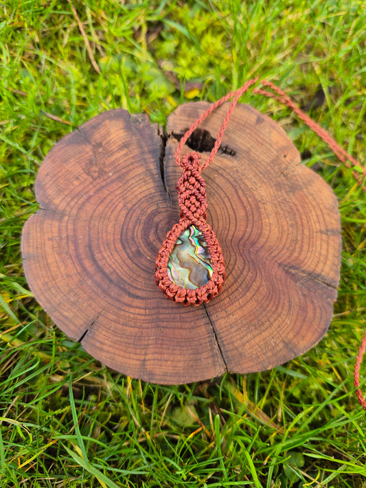 Collar de macramé con Abulón