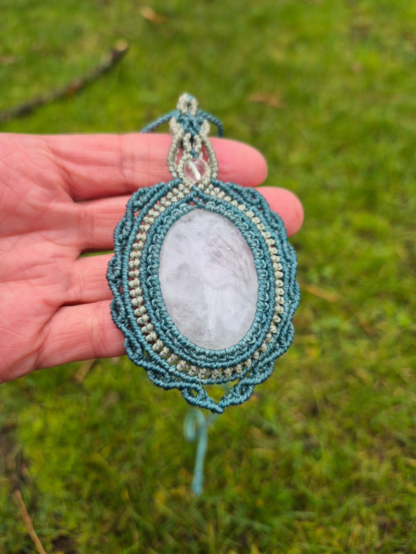 Collar macramé con cuarzo blanco