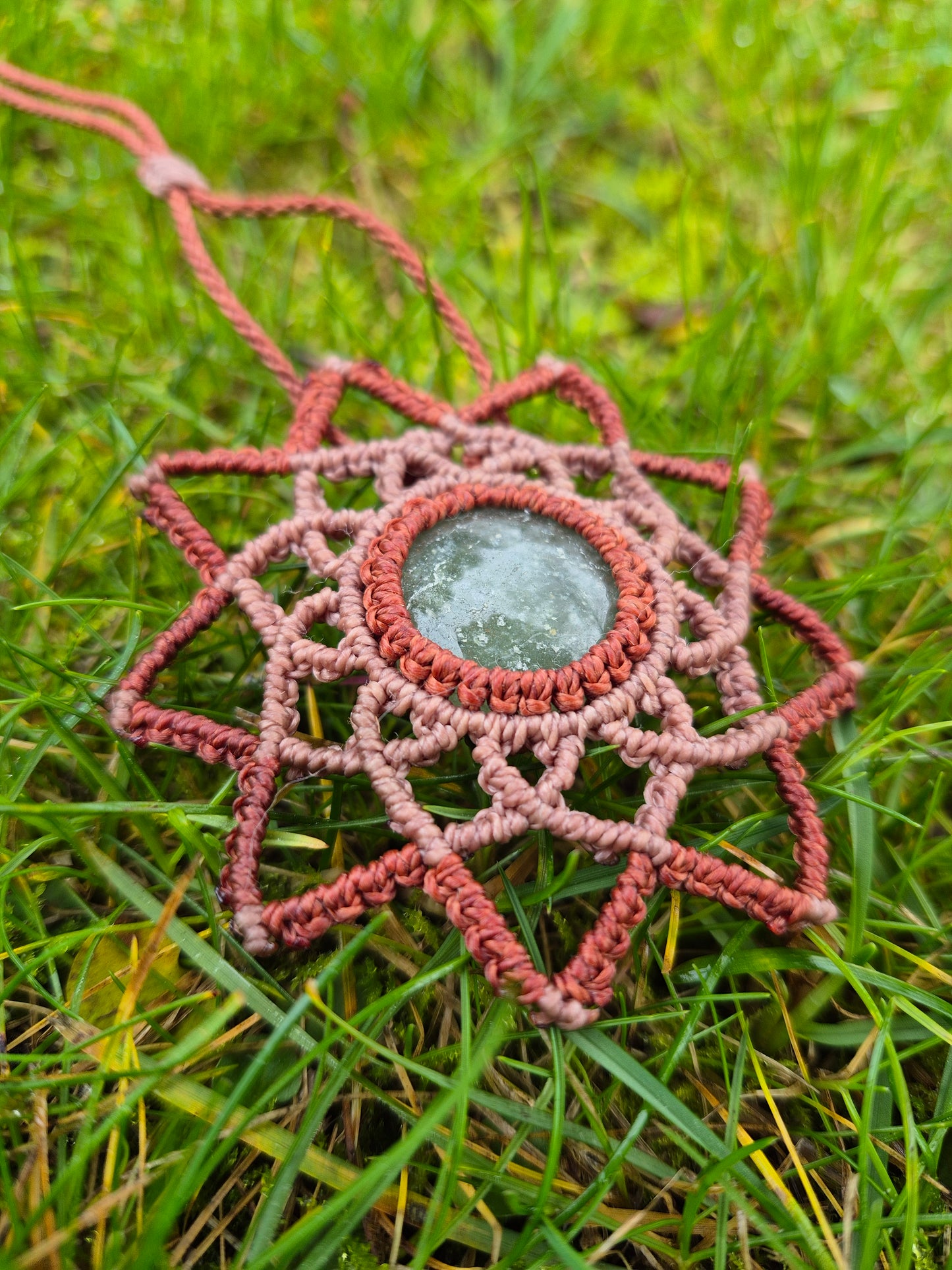 Collar macramé diseño mandala piedra aventurina verde
