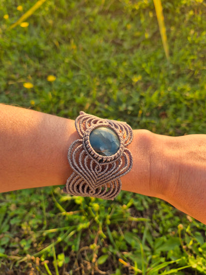 Brazalete macramé piedra onix cielo