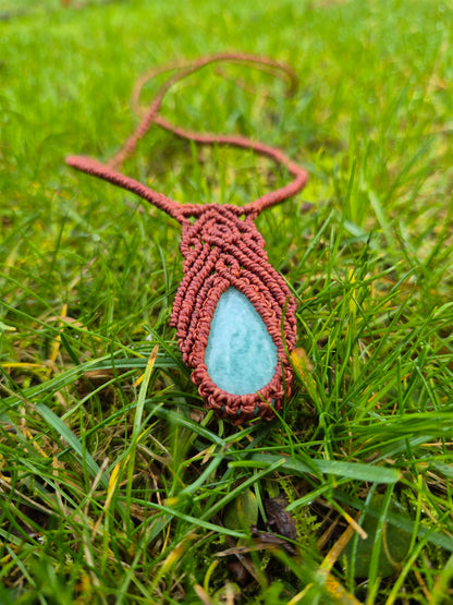 Collar de macramé con piedra amazonita