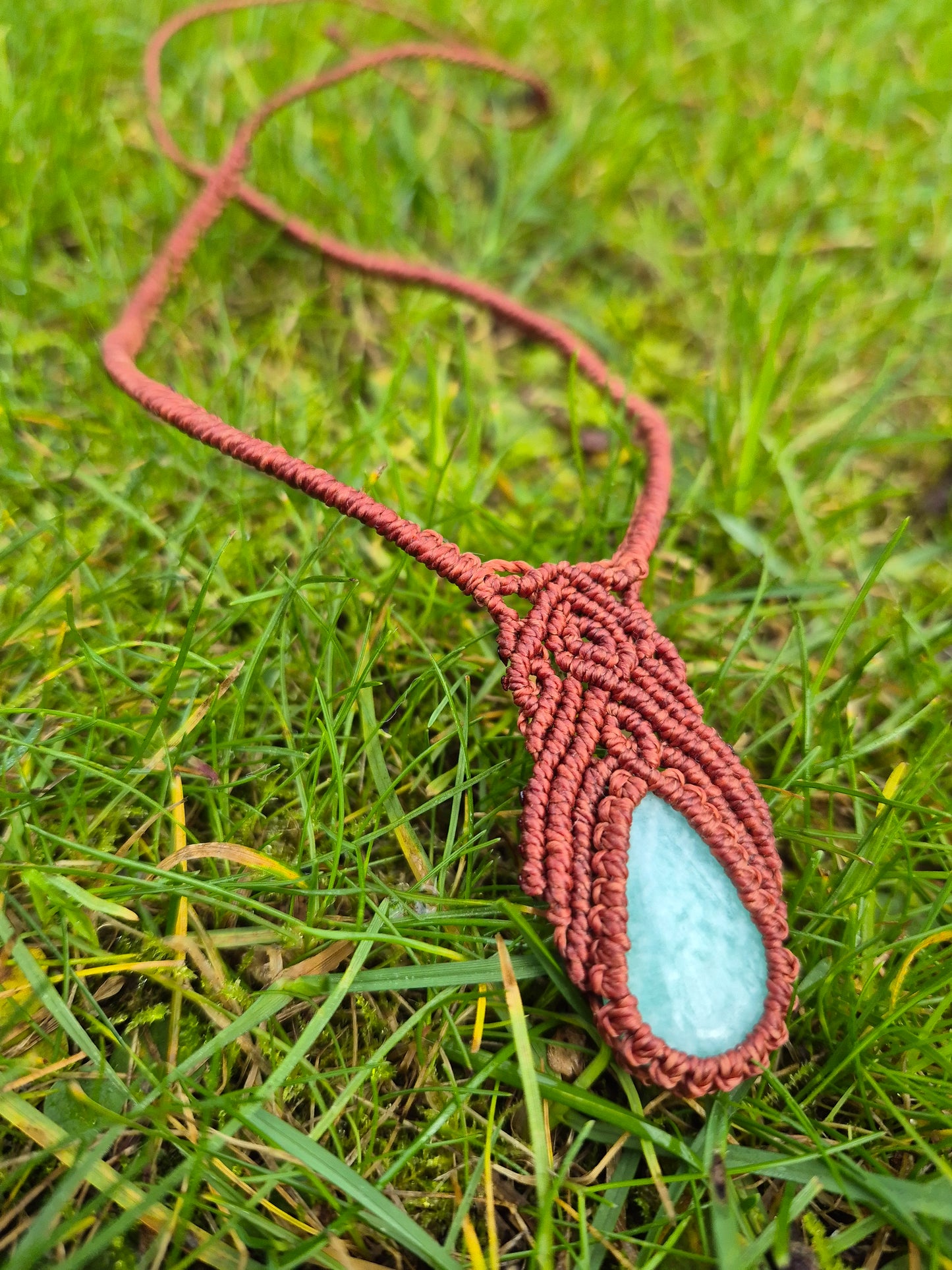 Collar de macramé con piedra amazonita